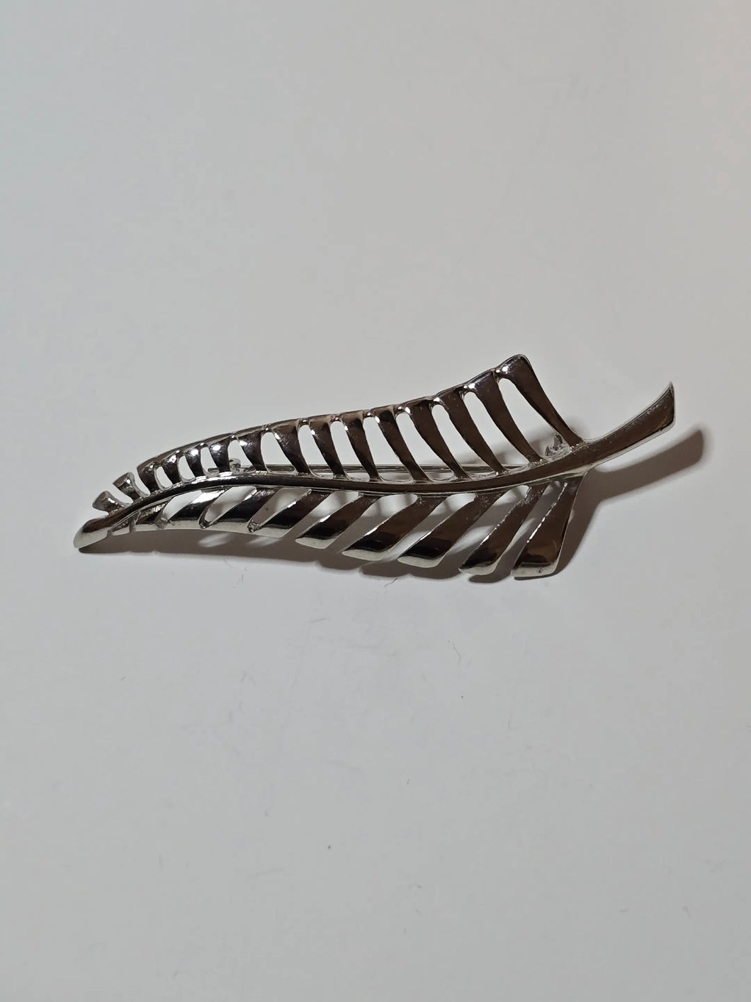Leaf brooch