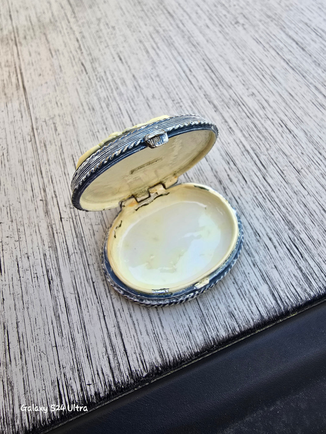 Cameo pill box