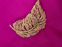 Load image into Gallery viewer, Feather brooch
