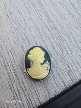 Load image into Gallery viewer, Cameo pill box
